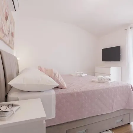 Apartment Two M With Beautiful View At The See *