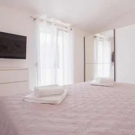 Apartment Two M With Beautiful View At The See *